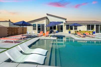Desert Picasso - Pool, Spa, Games and Mountain Views in quiet Desert Hot Springs