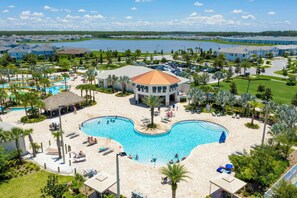 A heated pool - Cozy Decorated 4 BR with Pool and Lake View (Kissimmee)