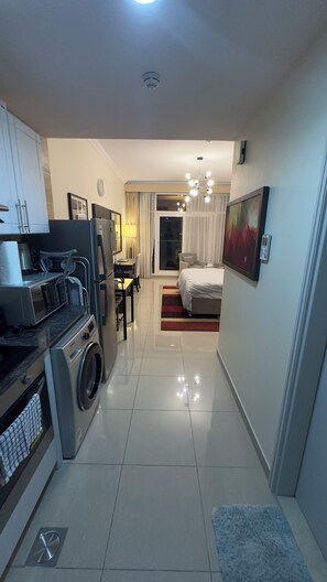 1 bedroom, iron/ironing board, free WiFi, bed sheets - Chic studio in fabulous Dubai with AC, fitness room, WiFi (Dubai)