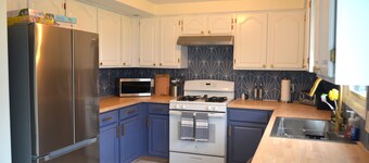 Charming, Spacious. 3bd, 1.5 B by - Chain O'Lakes. Kayaks&bikes 30-Day min stay
