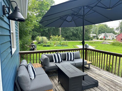 Charming, Spacious. 3bd, 1.5 B by - Chain O'Lakes. Kayaks&bikes 30-Day min stay