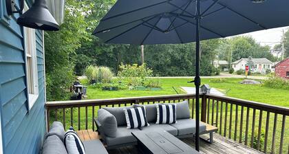 Charming, Spacious. 3bd, 1.5 B by - Chain O'Lakes. Kayaks&bikes 30-Day min stay