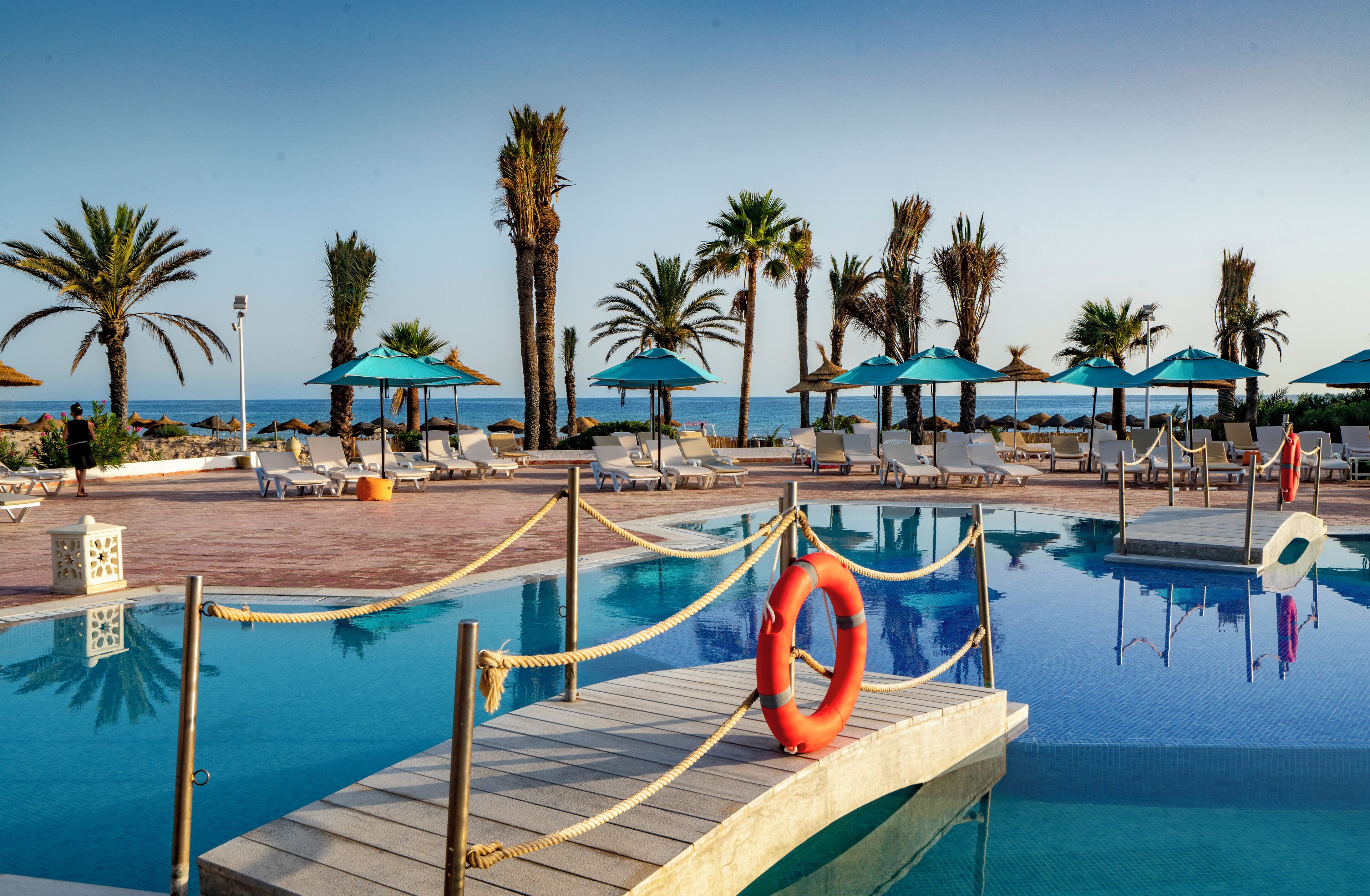 3 Außenpools, geöffnet von 09:00 Uhr bis 18:00 Uhr, Sonnenschirme