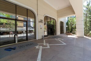 Suite | Exterior detail