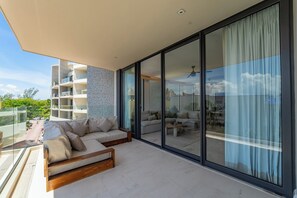 Terrace/patio - Marila brand new Best LOC & infiity sea view pool (Playa del Carmen)