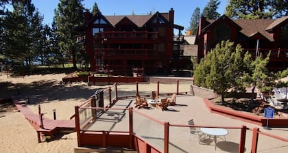 Spend Thanksgiving at Lake Tahoe North Shore at a Charming 2-bedroom resort