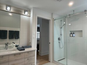 Chuveiro, secador de cabelo
