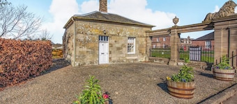 South Lodge - UK48318