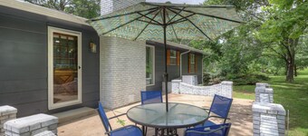 The Blue Heron: Spacious Retreat Mins off I-44