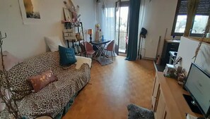 Living area - Quiet, cozy nest opposite a park, close to public transport... (Bagnolet)