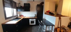 Private kitchen - Quiet, cozy nest opposite a park, close to public transport... (Bagnolet)