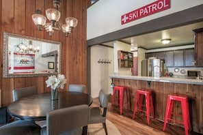 Dining - Condo 2BR+Loft/2.5BA - Ski Back/Pickleball Court

 (Mammoth Lakes)