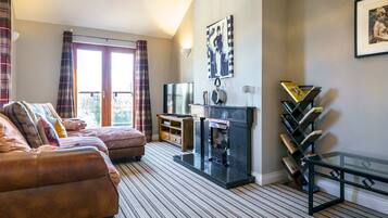 Télévision, livres, espaces bureaux