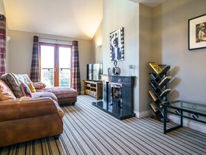 Télévision, livres, espaces bureaux