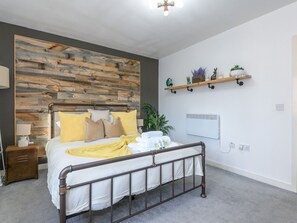 3 bedrooms, iron/ironing board, free WiFi, bed sheets