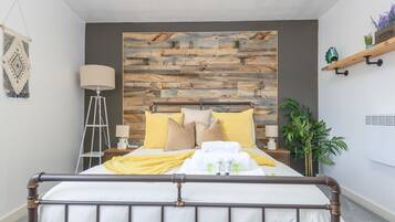 3 bedrooms, iron/ironing board, free WiFi, bed sheets