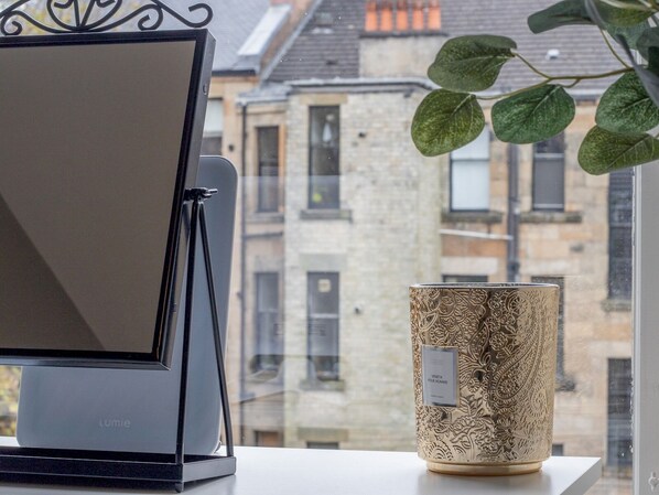 Interior - Wonderful West End - Pass the Keys (Glasgow)