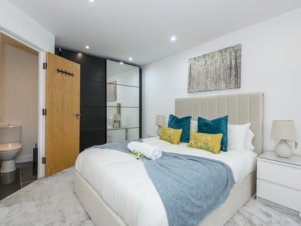 2 bedrooms, iron/ironing board, free WiFi, bed sheets