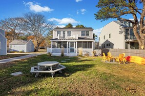 Outdoor dining - Radiant Goose Rocks Beach Getaway (Kennebunkport)