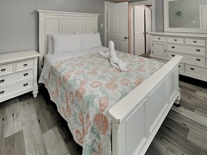 2 bedrooms, iron/ironing board, internet, bed sheets