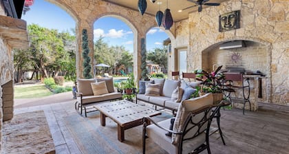 Noble Prairie: Lux Estate, Pool, Spa, Garden, Venue, Chef's Kitchen, Fireplace!