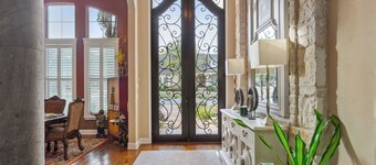 Noble Prairie: Lux Estate, Pool, Spa, Garden, Venue, Chef's Kitchen, Fireplace!