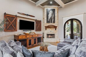 Smart TV, fireplace - Noble Prairie: Lux Estate, Pool, Spa, Garden, Venue, Chef's Kitchen, Fireplace! (China Spring)