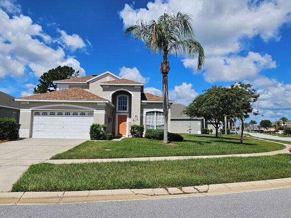 Exterior - Spacious 6-bedroom Villa close to Disney! (Kissimmee)