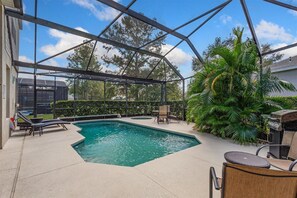 Outdoor pool, a heated pool - Spacious 6-bedroom Villa close to Disney! (Kissimmee)