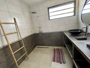 Handtücher, Seife, Toilettenpapier