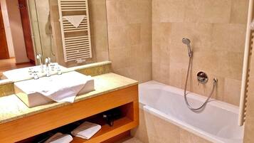 Apartment, 1 Bedroom, Accessible, Smoking | Bathroom | Toilet paper