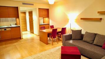 Apartment, 1 Schlafzimmer, barrierefrei, Raucher | Wohnzimmer