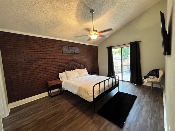 2 bedrooms, desk, iron/ironing board, travel cot