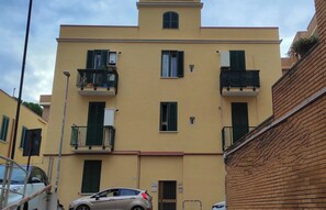 Exterior - PETIT BIJOU (vacation home in Civitavecchia) (Civitavecchia)