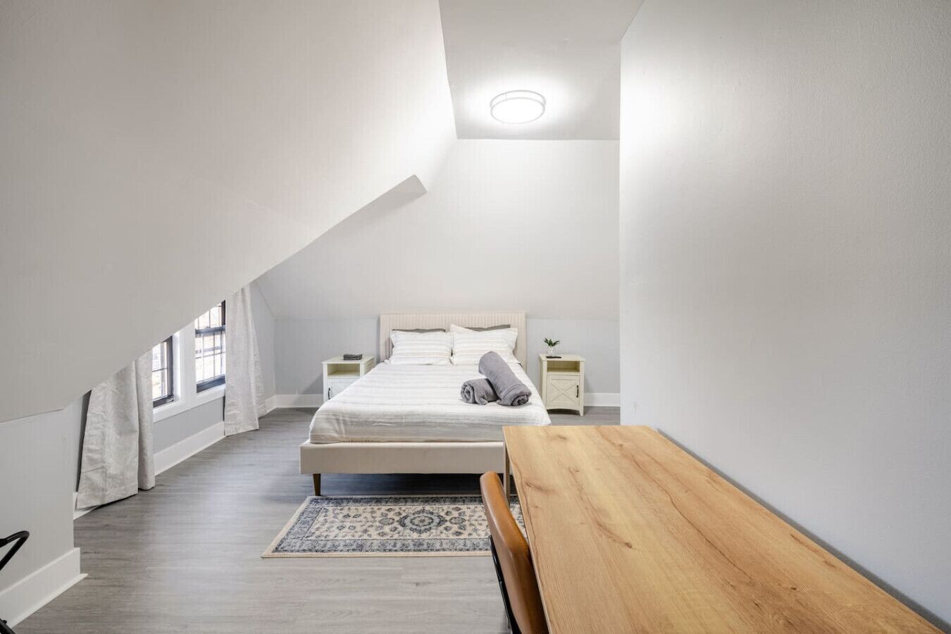 2 多间卧室、办公桌、熨斗/熨衣板、旅行婴儿床