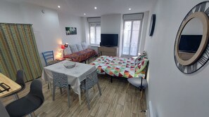 1 chambre, fer et planche à repasser, Wi-Fi gratuit, draps fournis