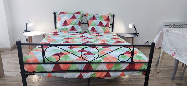 1 多间卧室、熨斗/熨衣板、免费 WiFi、床单