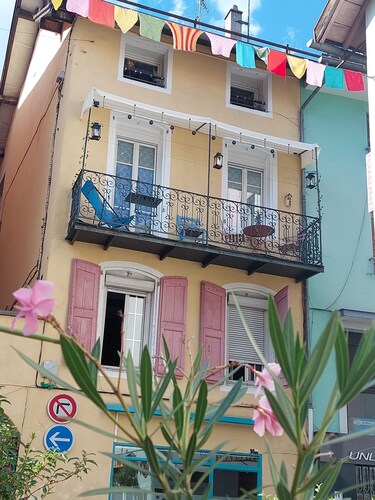 L'Escale historic city center rated 3 stars.