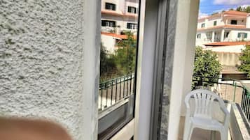 Economy tvåbäddsrum - balkong - utsikt mot trädgården | Terrass/Patio