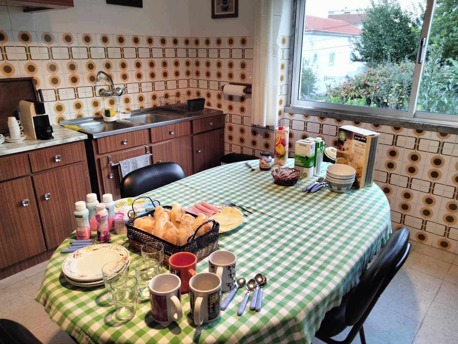 Free daily full breakfast 