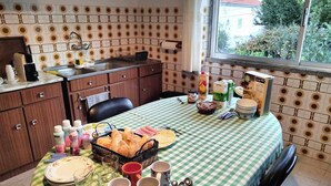 Free daily full breakfast - Casa Xantarim (Santarém)