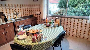 Gratis komplett frukost varje dag