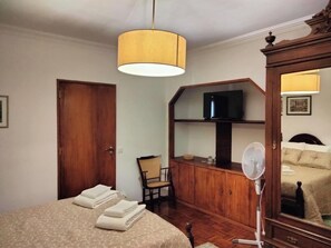 Free WiFi, bed sheets - Casa Xantarim (Santarém)