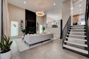 Smart TV, fireplace - Luxury High End Downtown Living (Memphis)