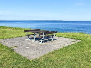 House | Outdoor dining - Seaside Bliss With Views - By Traum Ferienwohnungen (Middelfart)