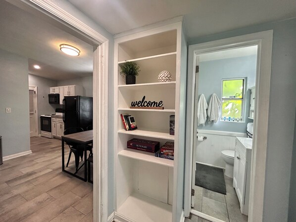 Interior - Southside Cozy Cottage (Jacksonville)