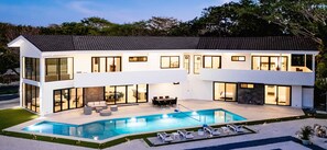 Exterior - Beach Manna House: King, Queen & Bunk + Epic Pool  (Tamarindo)