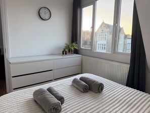 3 Schlafzimmer, Schreibtisch, Bügeleisen/Bügelbrett, Reisekinderbett