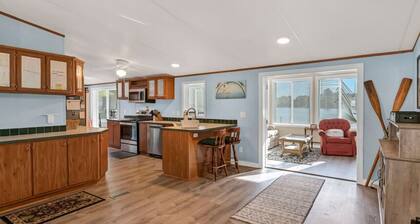 Plum Beautiful | 3 Kings & Hot Tub on Lake Murray