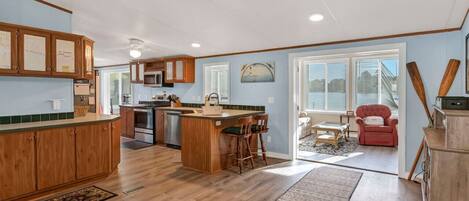 Refrigerador, microondas, horno y parrilla de estufa